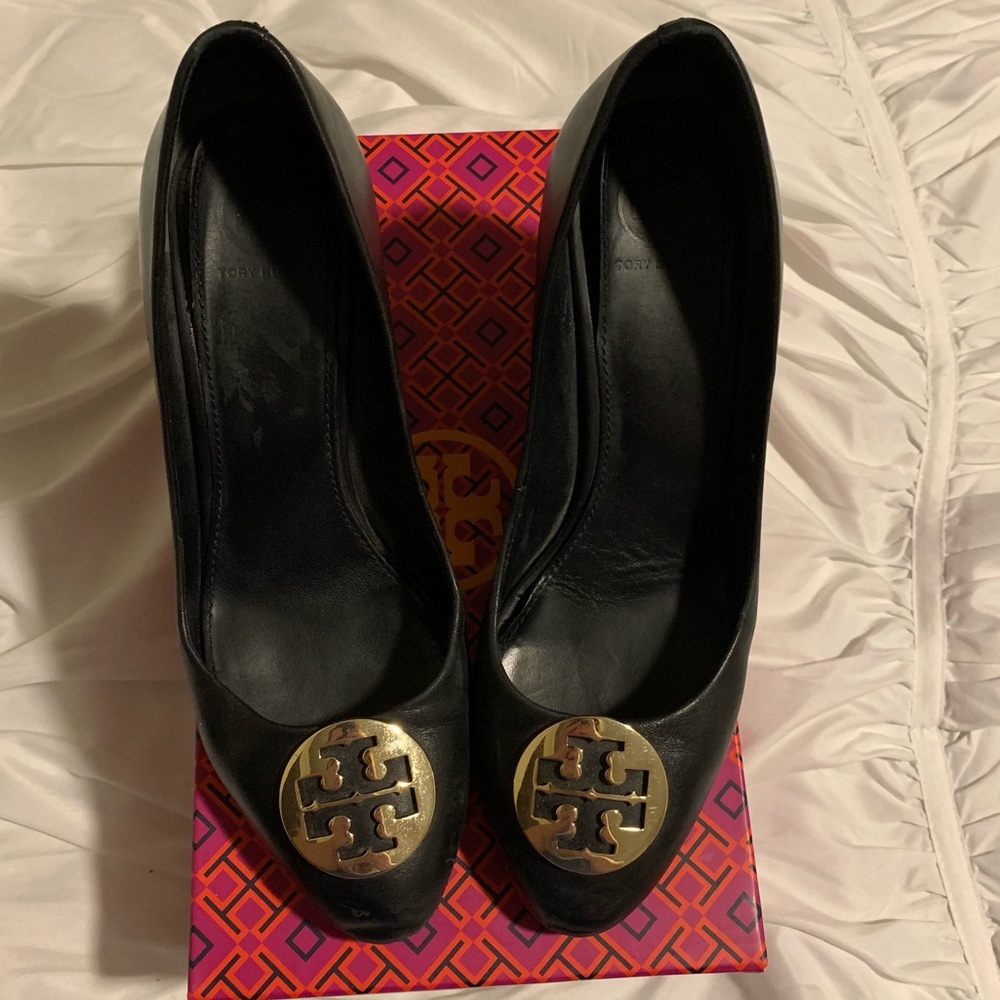Black with gold Tory Burch Alice Wedge